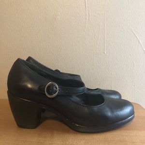 DANSKO Becca EUR 40 US 9.5-10 Black Leather